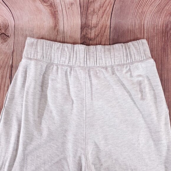 Lululemon Womens 6 Seek Stillness Mid Rise Crop Heathered Core Ultra Light Grey - Picture 8 of 13